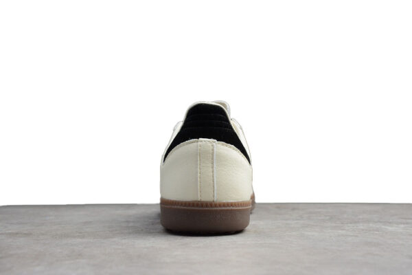adidas-samba-blanco-y-negro-hombre-vista-detras