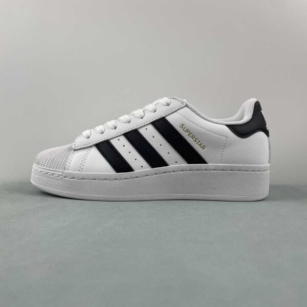 adidas-superstar-xlg-rayas-negras-lateral-izquierda