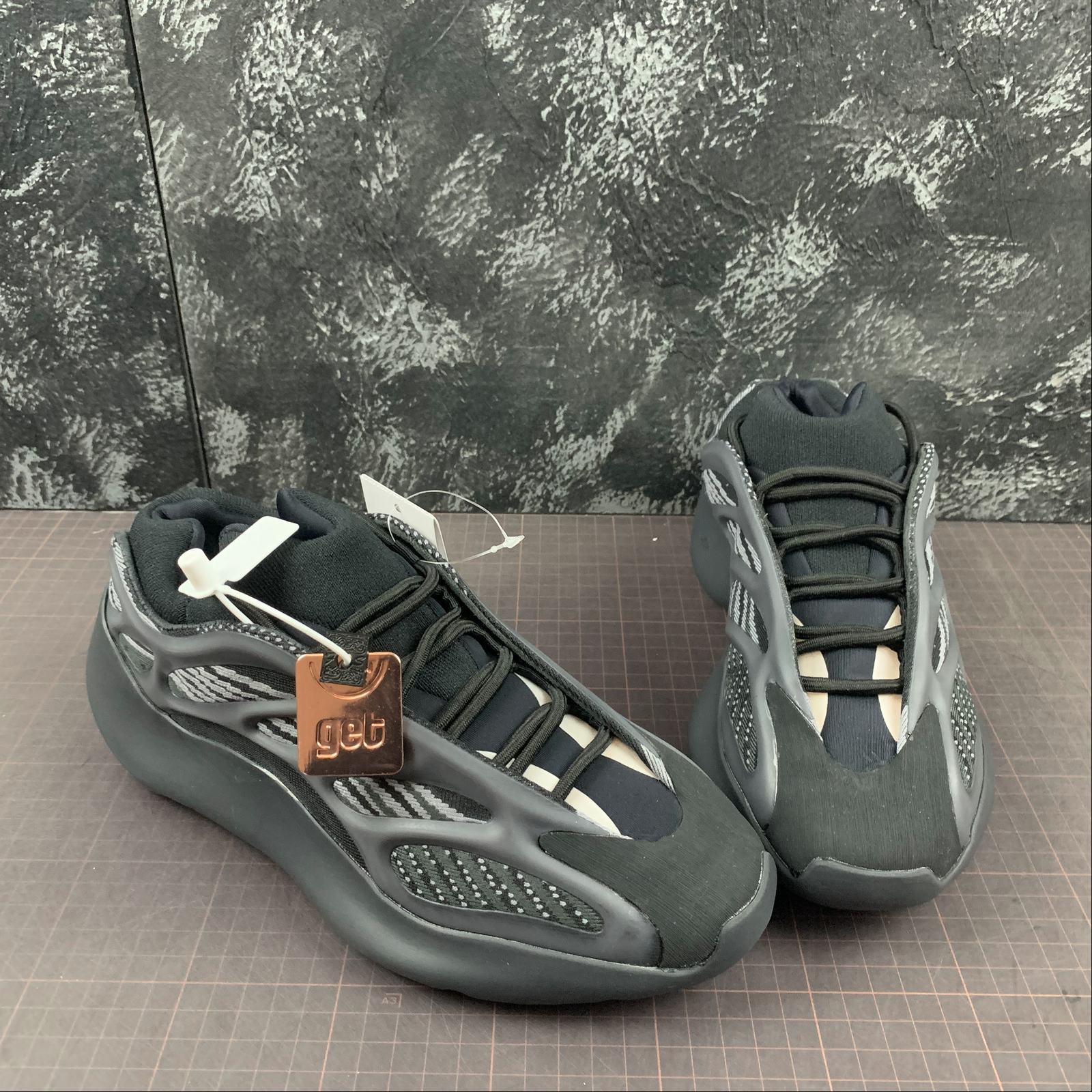 Yeezy_700