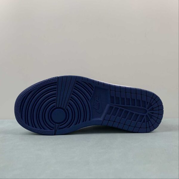 air-jordan-1-mid-true-blue-suela