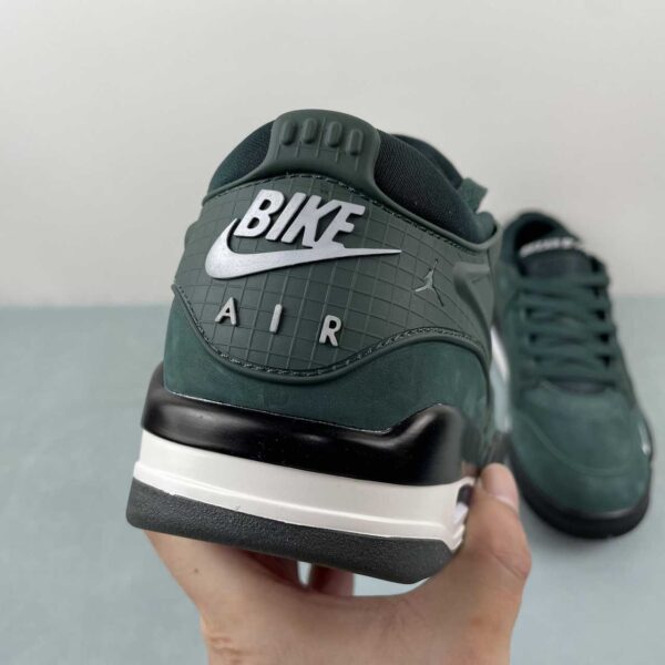 air-jordan-4-rm-grandma's-driveway-vista-detras