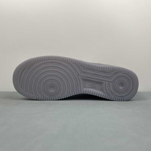 nike-air-force-1-07-gris-suela