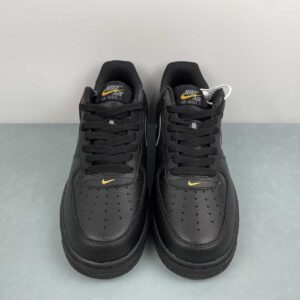 nike-air-force-1-07-low-negras-doradas-comprar