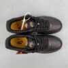 nike-air-force-1-07-low-negras-doradas-vista-frontal