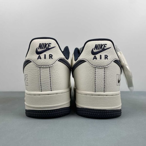 nike-air-force-1-blancas-negras-vista-detras
