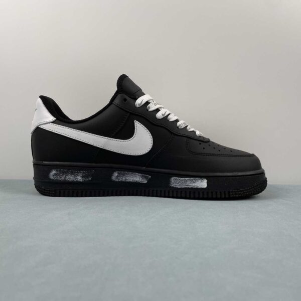 nike-air-force-1-low-mca-off-negras