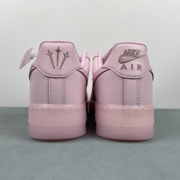 nike-nocta-air-force-1-low-rosa-vista-detras