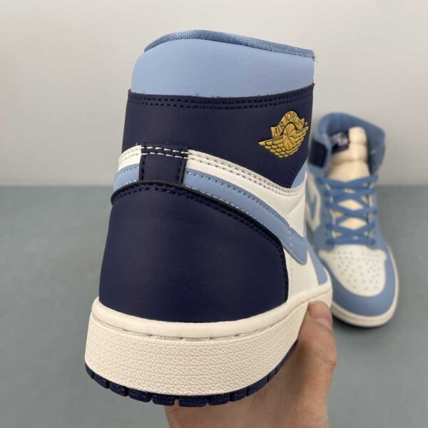 zapatillas-air-jordan-1-high-azul-vista-detras