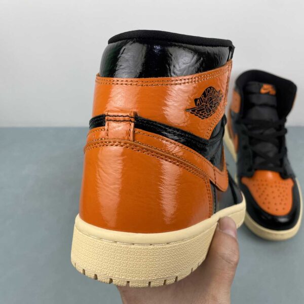 zapatillas-air-jordan-1-high-shattered-backboard-vista-detras