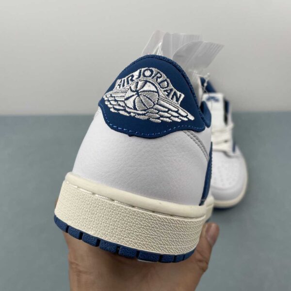zapatillas-air-jordan-1-low-azul-fragment-travis-vista-detras