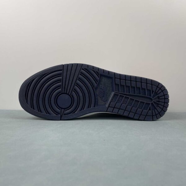 zapatillas-air-jordan-1-low-howard-university-suela
