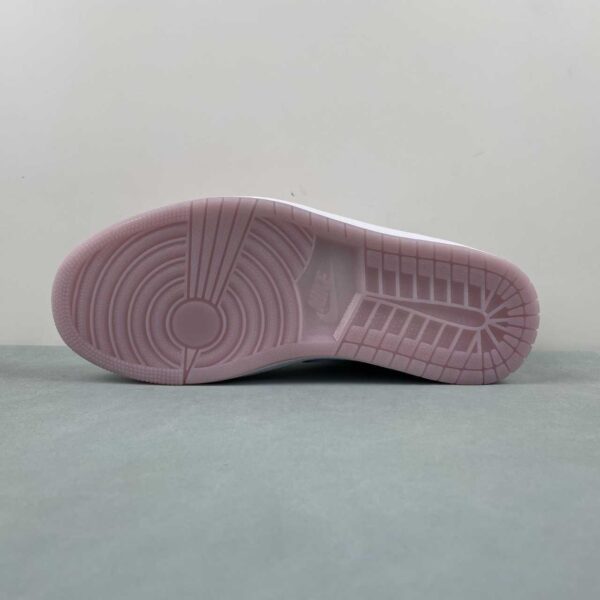 zapatillas-air-jordan-1-low-paw-print-suela