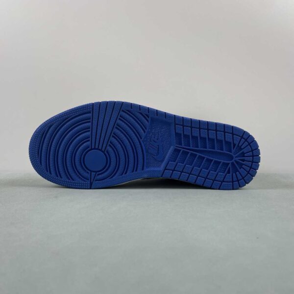 zapatillas-air-jordan-1-low-quai-54-blanco-y-negro-suela