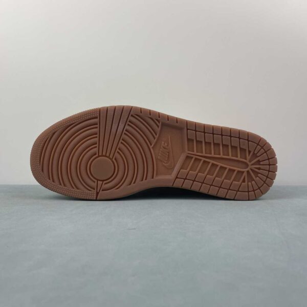 zapatillas-air-jordan-1-low-year-of-the-dragon-suela