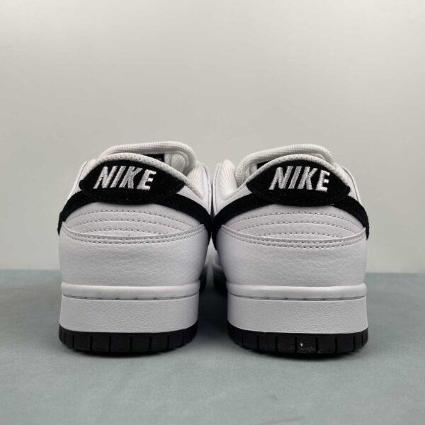 nike-dunk-low-blanco-negro-vista-detras