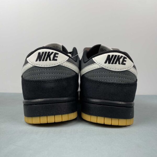 nike-dunk-low-retro-se-black-grey-gum-vista-detras