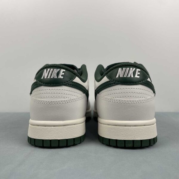 nike-dunk-low-sail-fir-vista-detras