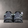 nike-p-6000-anthracite-iron-vista-detras