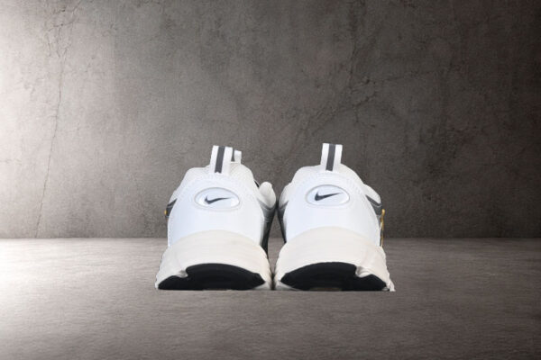 nike-p-6000-blanco-plata-vista-detras