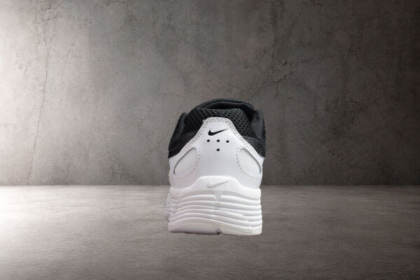 nike-p-6000-negro-y-blanco-vista-detras