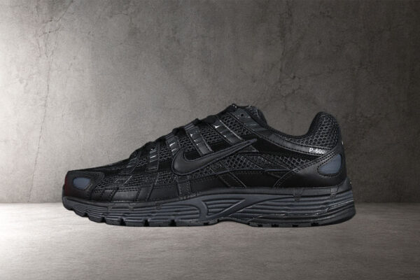 nike-p-6000-triple-black-lateral-izquierdo