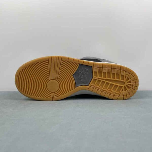 nike-sb-dunk-low-dark-smoke-grey-izquierda