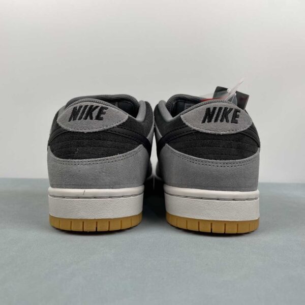nike-sb-dunk-low-dark-smoke-grey-vista-detras