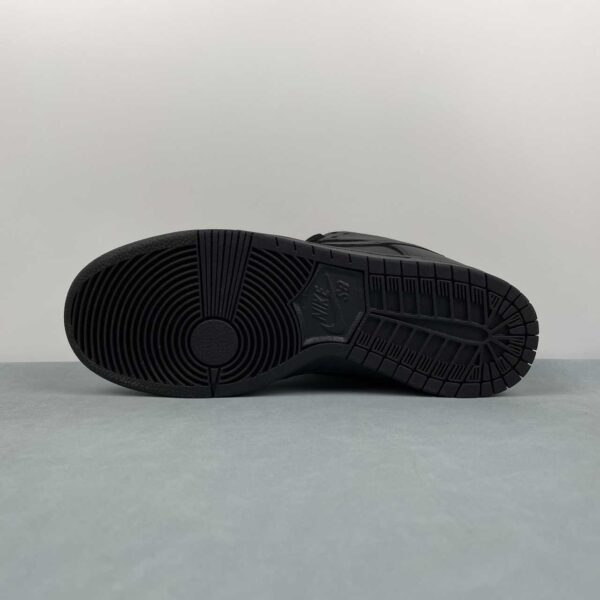 nike-sb-dunk-low-pro-triple-black-suela