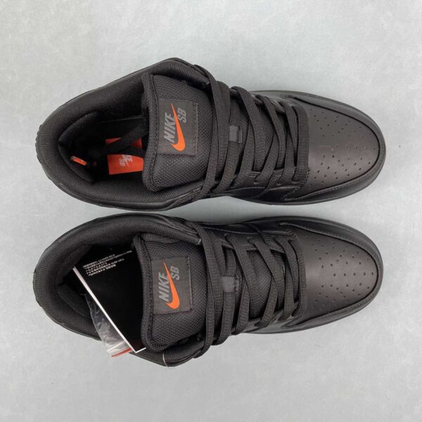 nike-sb-dunk-low-pro-triple-black-vista-frontal