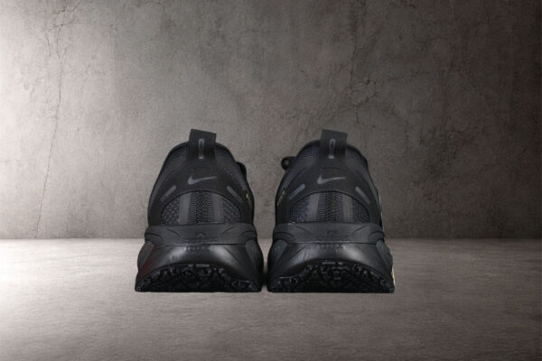 nike-vomero-18-gore-tex-vista-detras