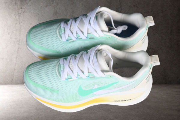 nike-vomero-18-mint-foam-vista-frontal