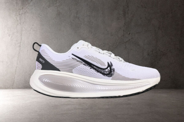 nike-vomero-18-plus-run-pack