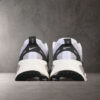 nike-vomero-18-plus-run-pack-vista-detras