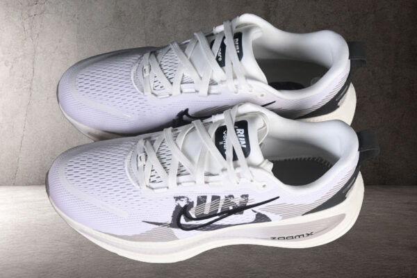 nike-vomero-18-plus-run-pack-vista-frontal