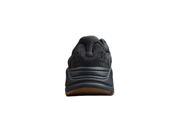 adidas-yeezy-boost-700-utility-black-vista-detras