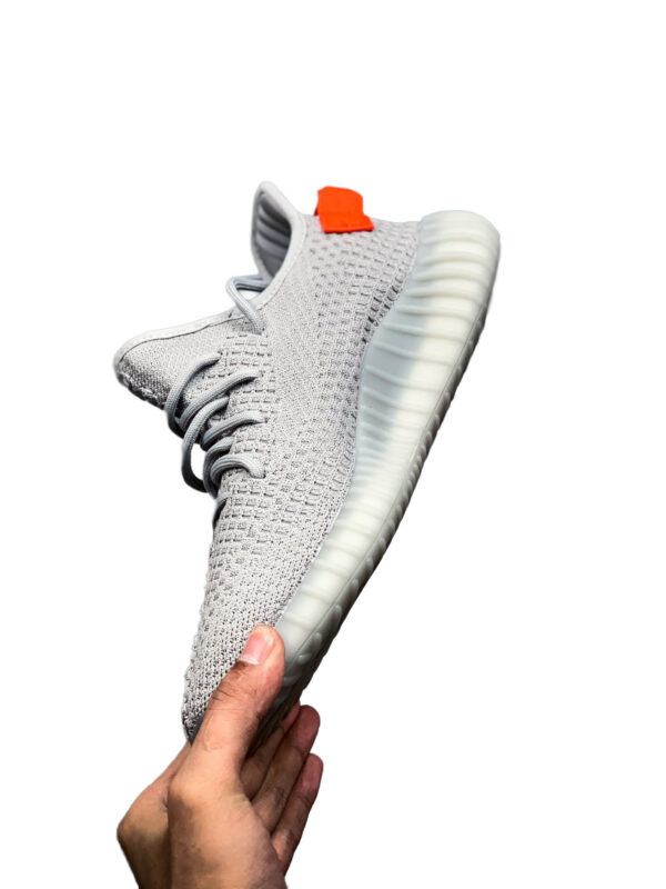 zapatillas-adidas-yeezy-350-tail-light-lateral-izquierdo