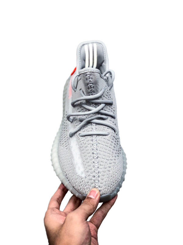zapatillas-adidas-yeezy-350-tail-light-vista-frontal