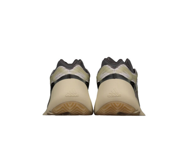zapatillas-adidas-yeezy-700-v3-fade-salt-blanco-roto-vista-detras