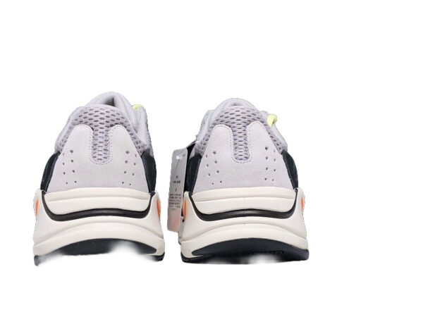 zapatillas-adidas-yeezy-700-wave-vista-detras