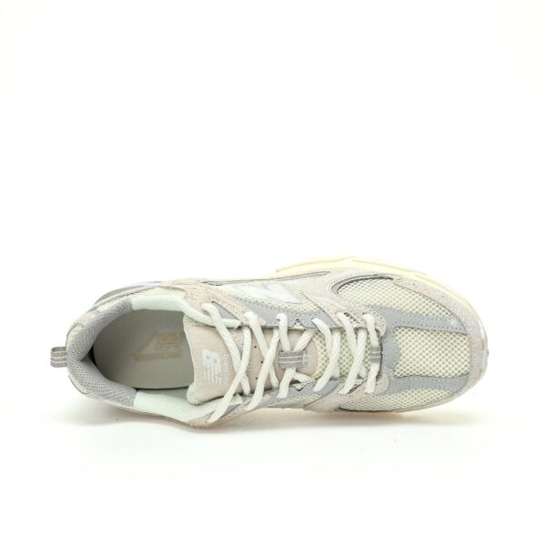 zapatillas-new-balance-530-beige-gris-vista-frontal