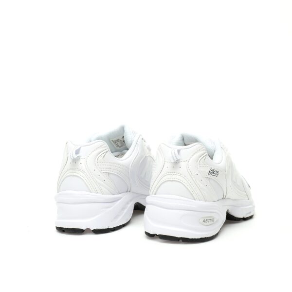 zapatillas-new-balance-530-blanca-vista-detras
