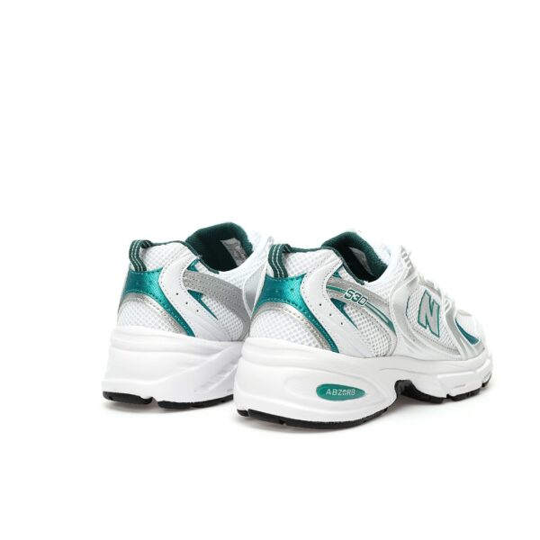 zapatillas-new-balance-530-blancas-verdes-vista-detras