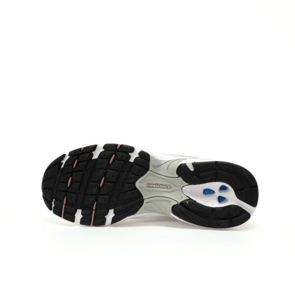 zapatillas-new-balance-530-blanco-plata-rosa-suela