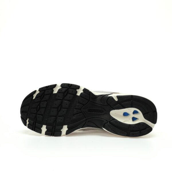 zapatillas-new-balance-530-blanco-plateado-dorado-suela