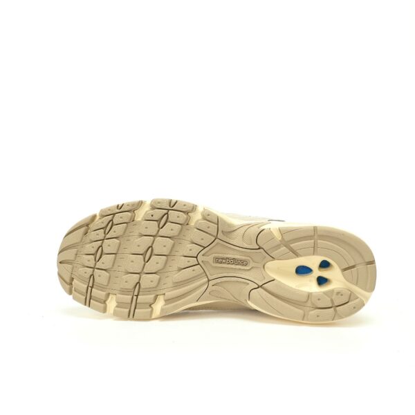 zapatillas-new-balance-530-crema-suela