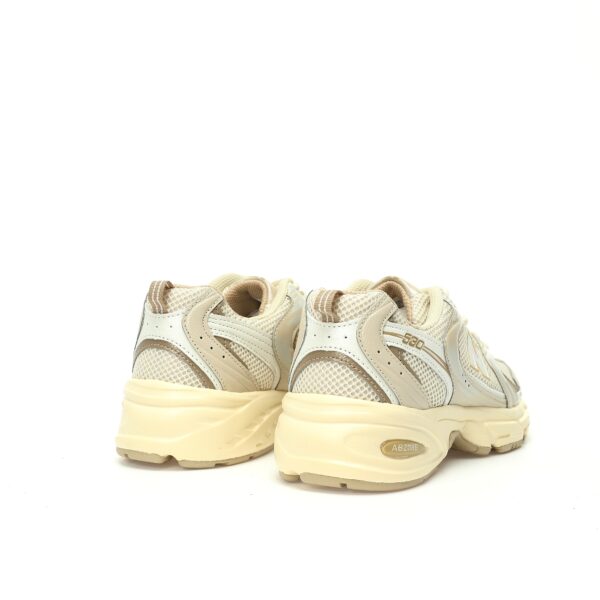zapatillas-new-balance-530-crema-vista-detras