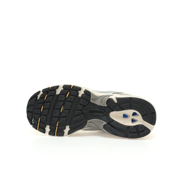 zapatillas-new-balance-530-plata-caqui-suela