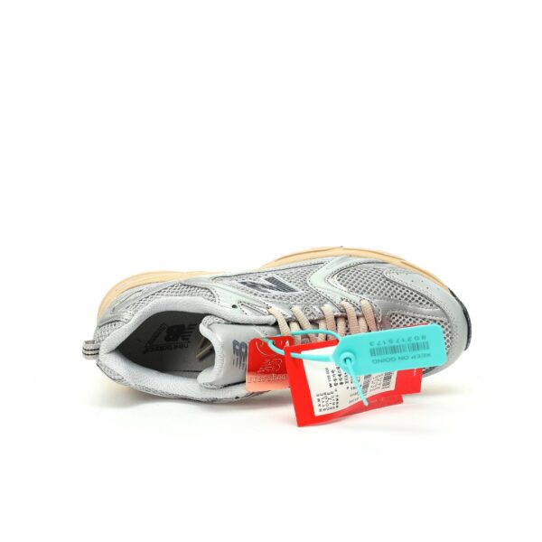 zapatillas-new-balance-530-plateadas-beige-vista-frontal