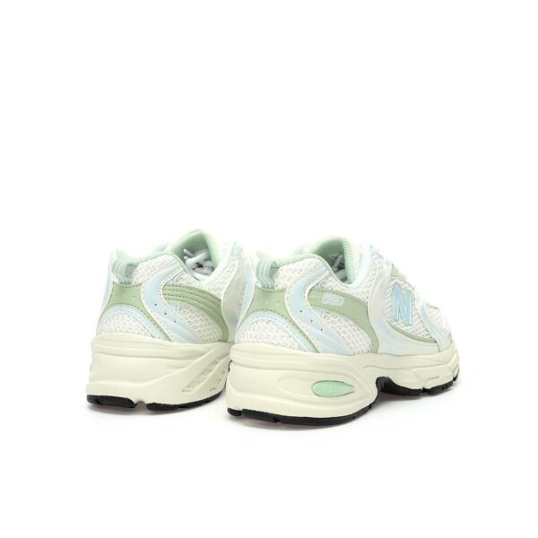 zapatillas-new-balance-530-verde-vista-detras