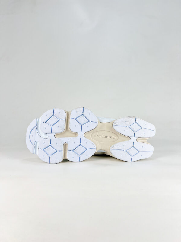 zapatillas-new-balance-9060-crema-suela